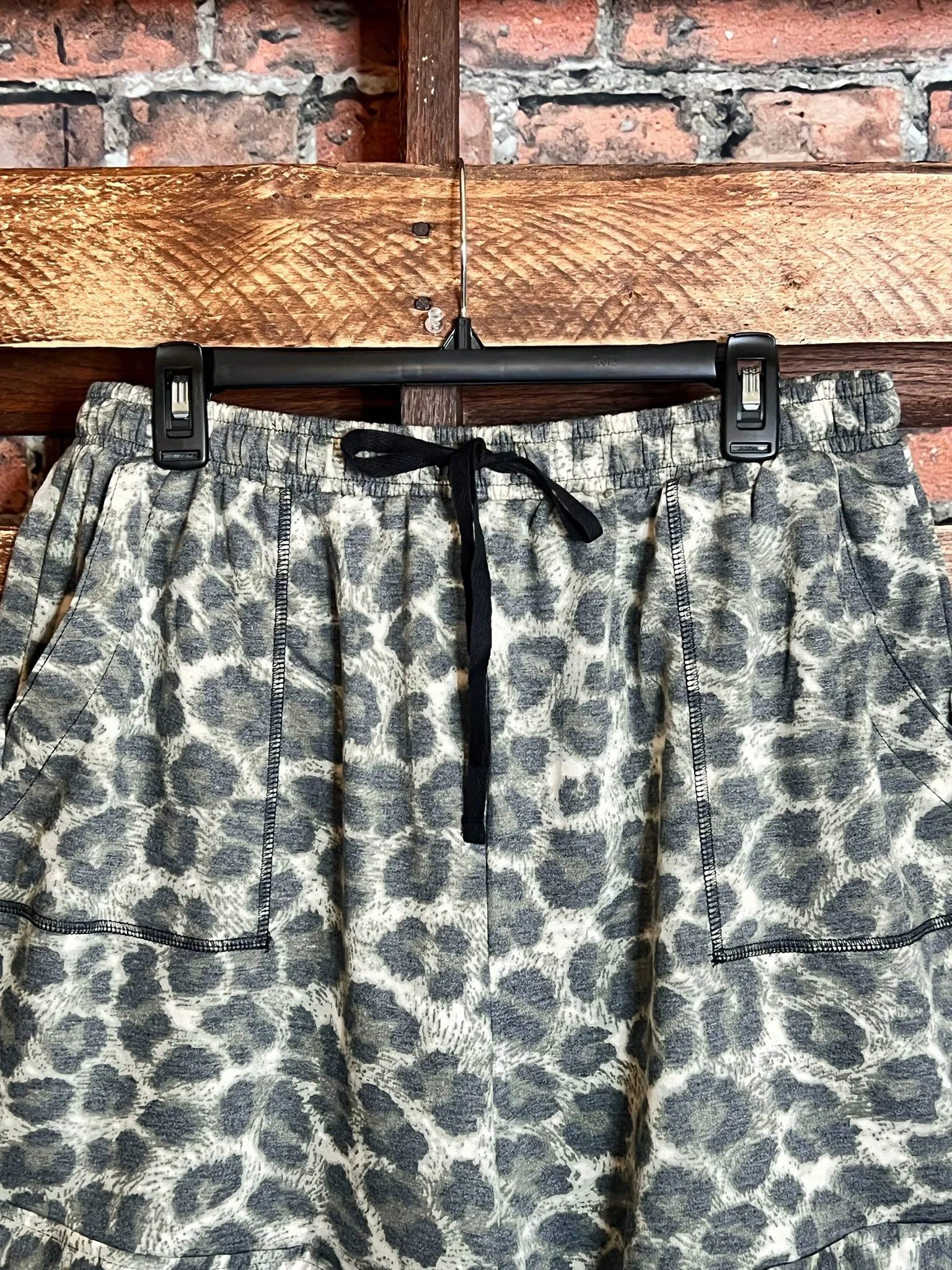 COMFY SOFT LEOPARD PRINT 3X  SHORT IN OLIVE -----SALE