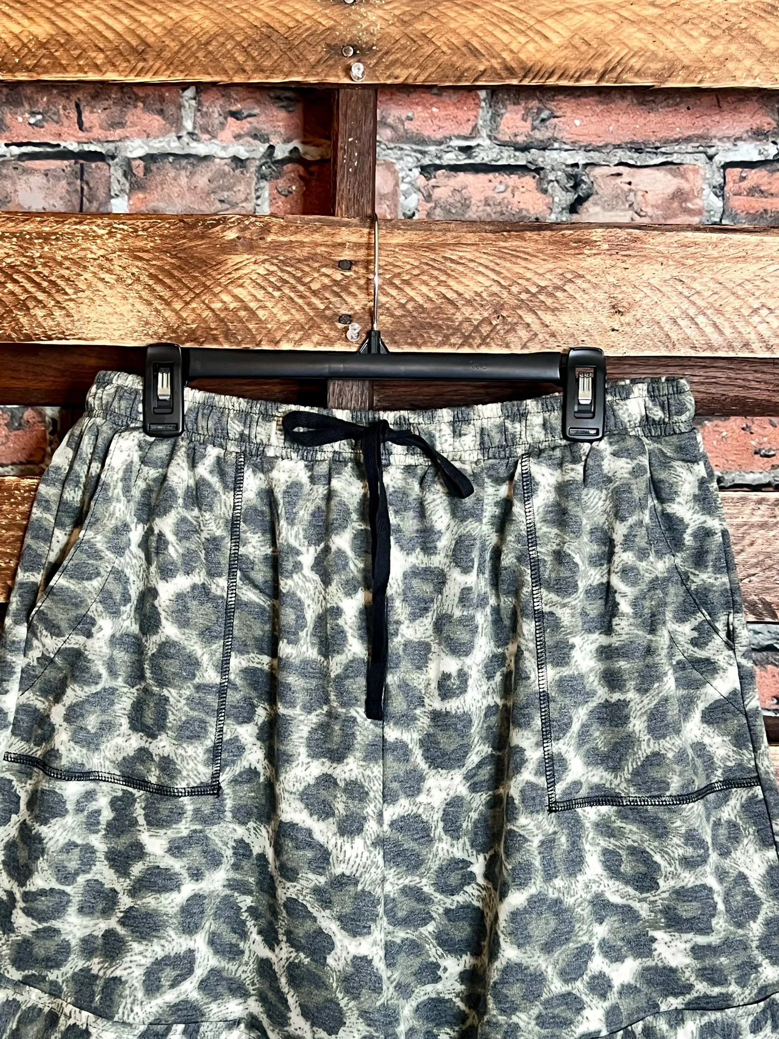 COMFY SOFT LEOPARD PRINT 3X  SHORT IN OLIVE -----SALE