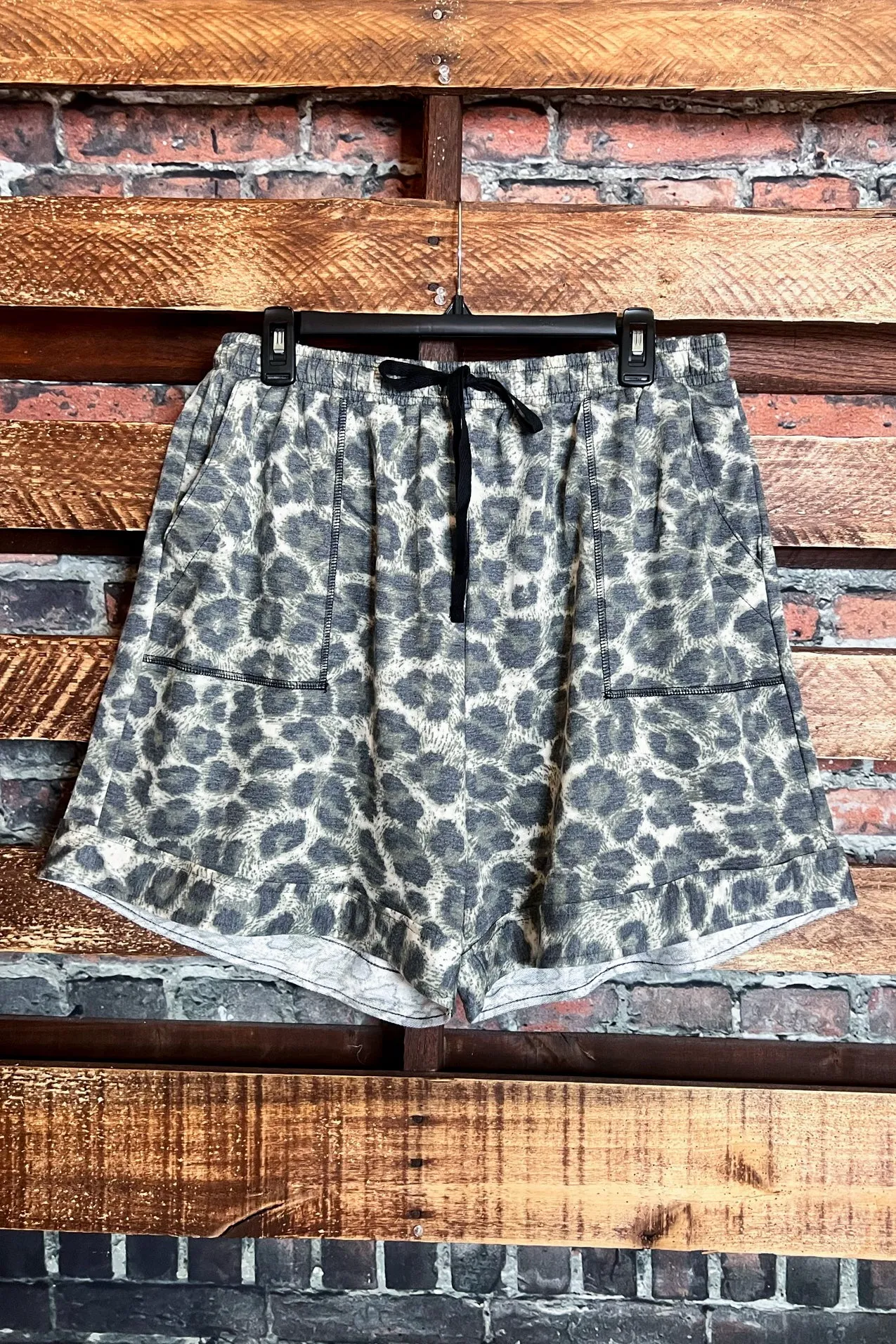 COMFY SOFT LEOPARD PRINT 3X  SHORT IN OLIVE -----SALE