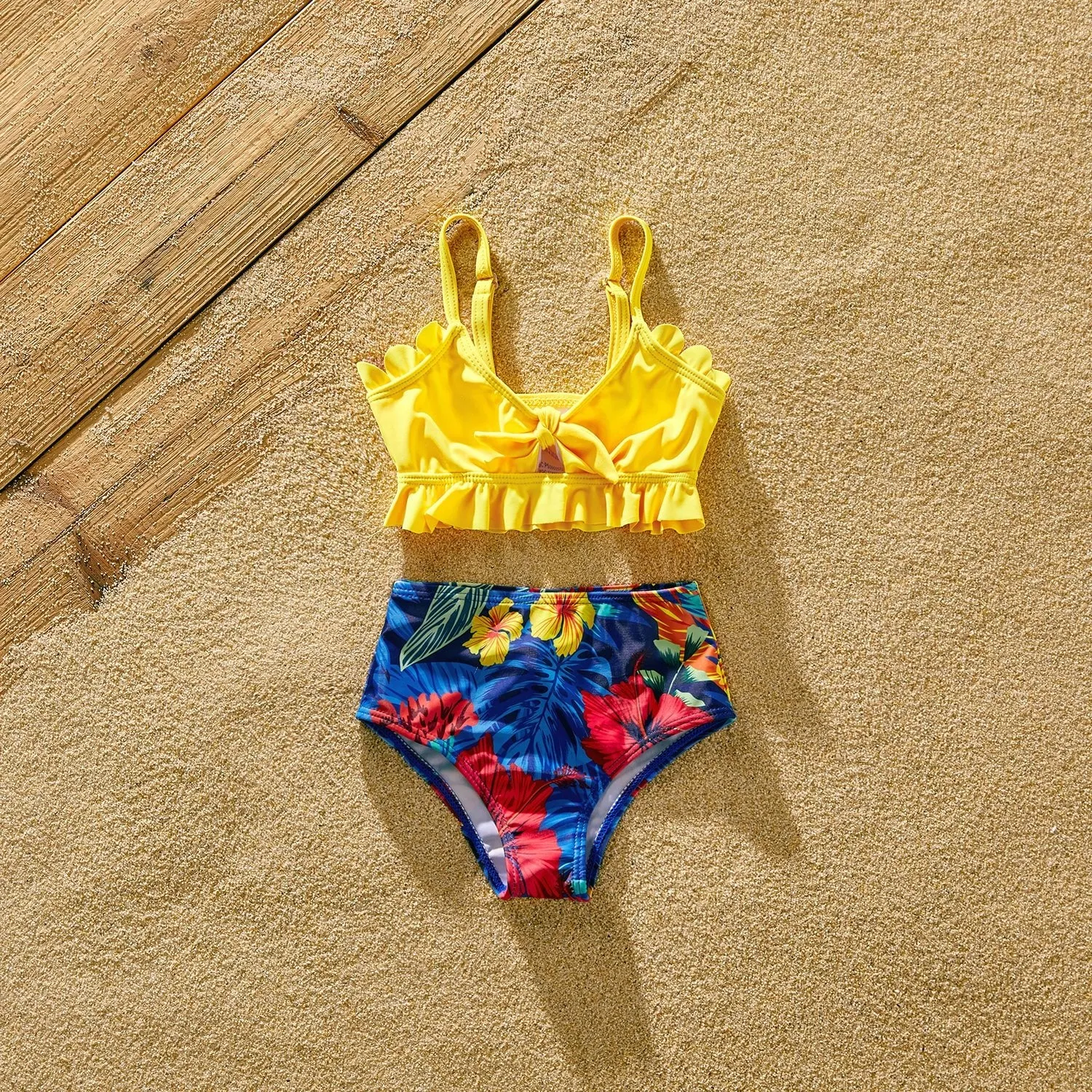 Family Matching Solid Scallop Trim Strappy Two-piece Swimsuit and Allover Floral Print Swim Trunks Shorts