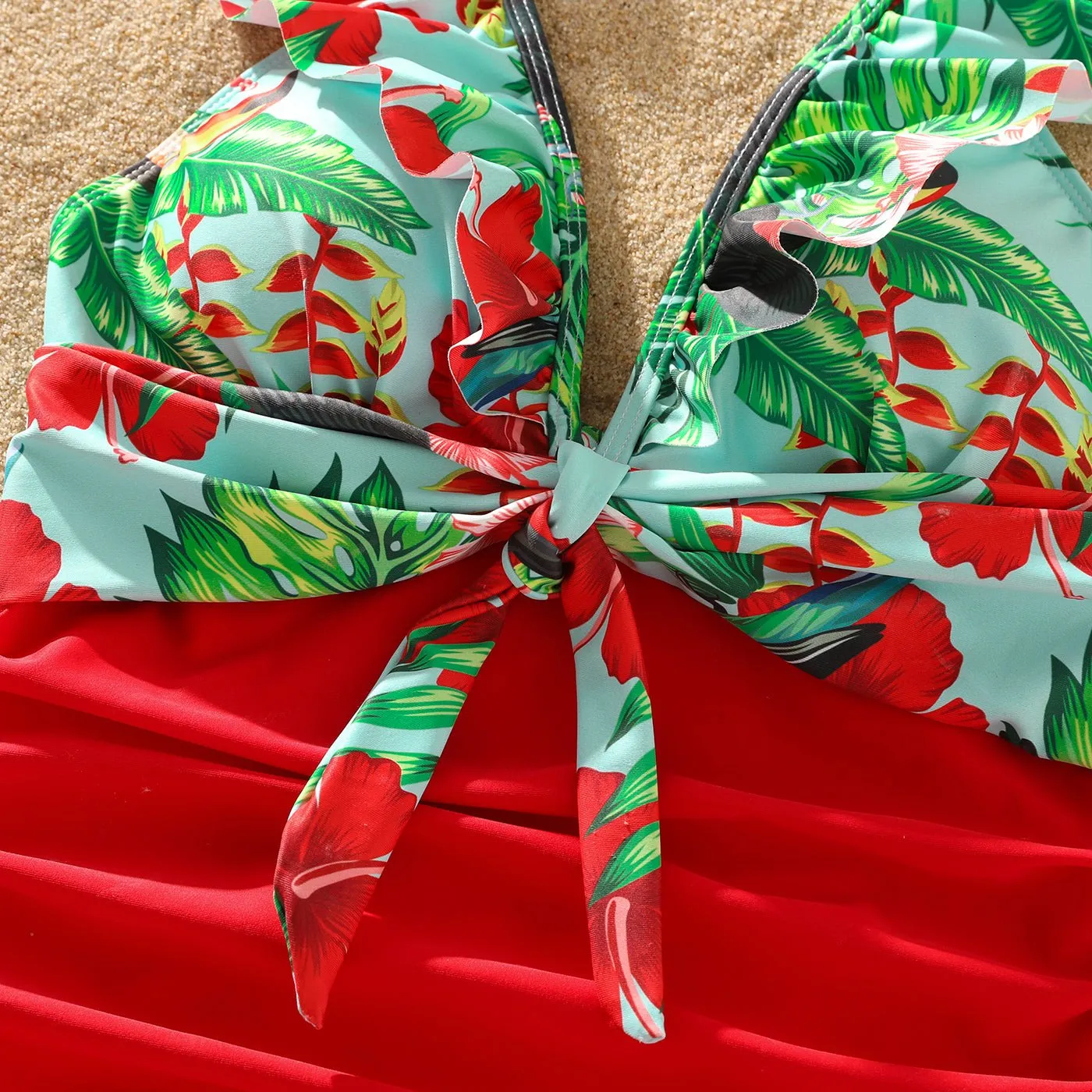 Family Matching Solid Scallop Trim Strappy Two-piece Swimsuit and Allover Floral Print Swim Trunks Shorts