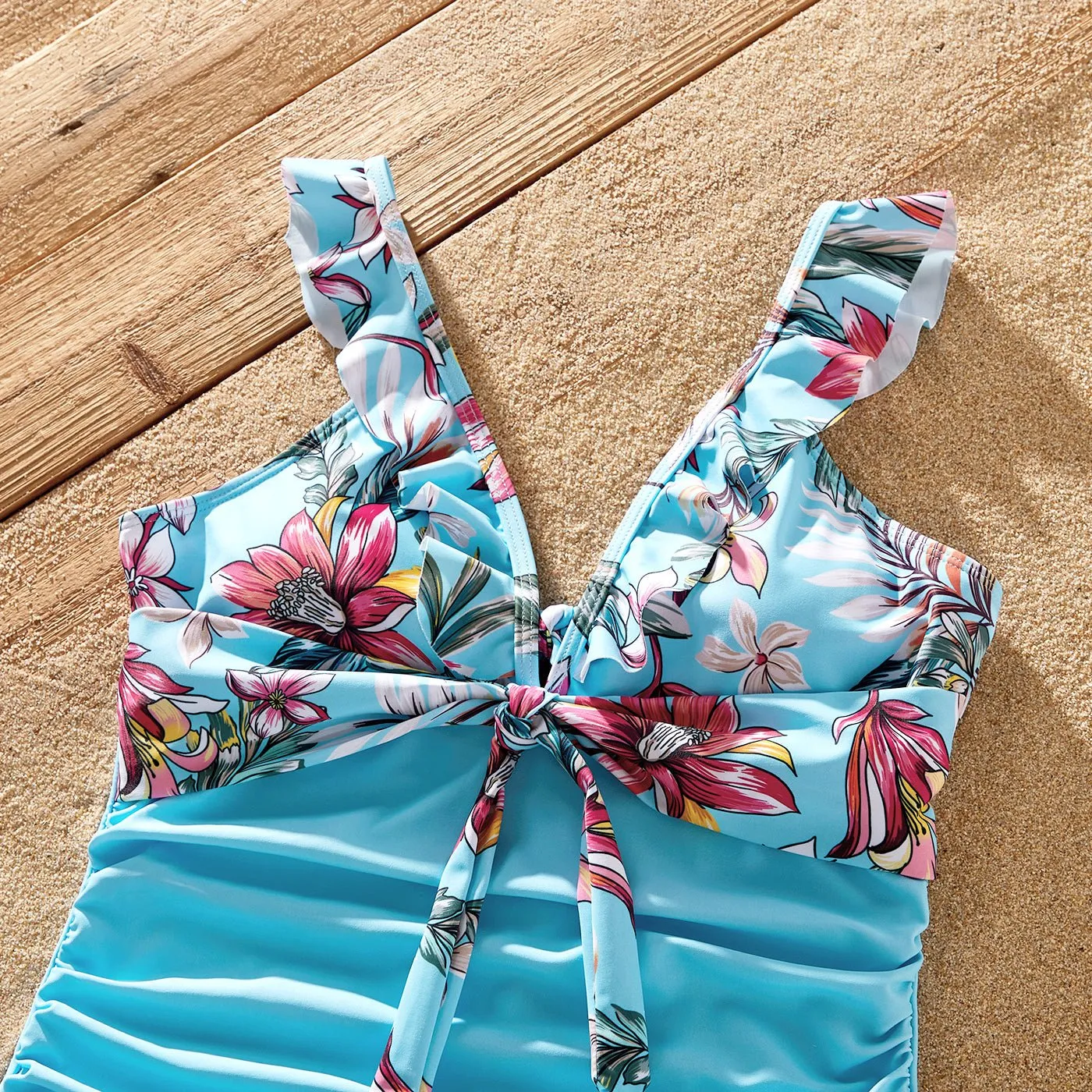 Family Matching Solid Scallop Trim Strappy Two-piece Swimsuit and Allover Floral Print Swim Trunks Shorts