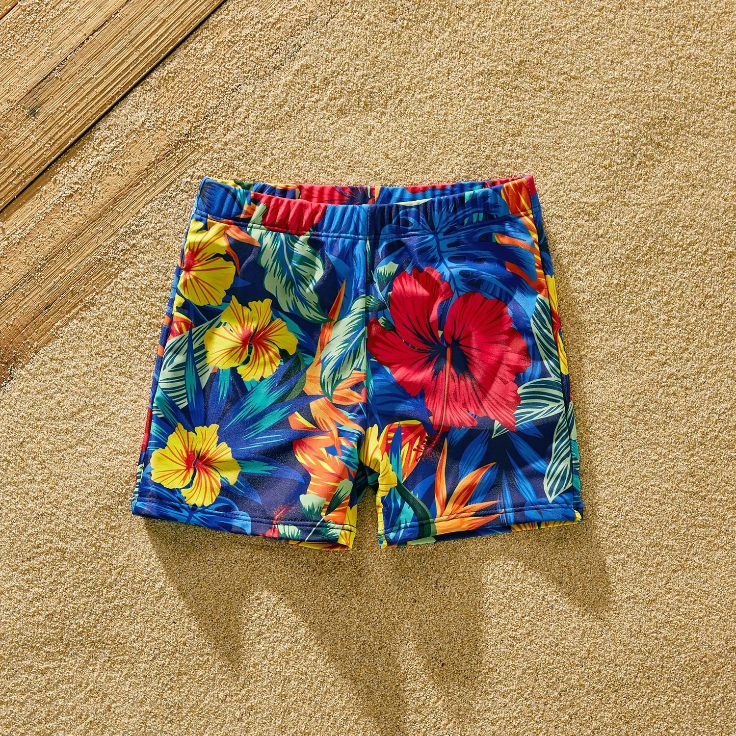 Family Matching Solid Scallop Trim Strappy Two-piece Swimsuit and Allover Floral Print Swim Trunks Shorts