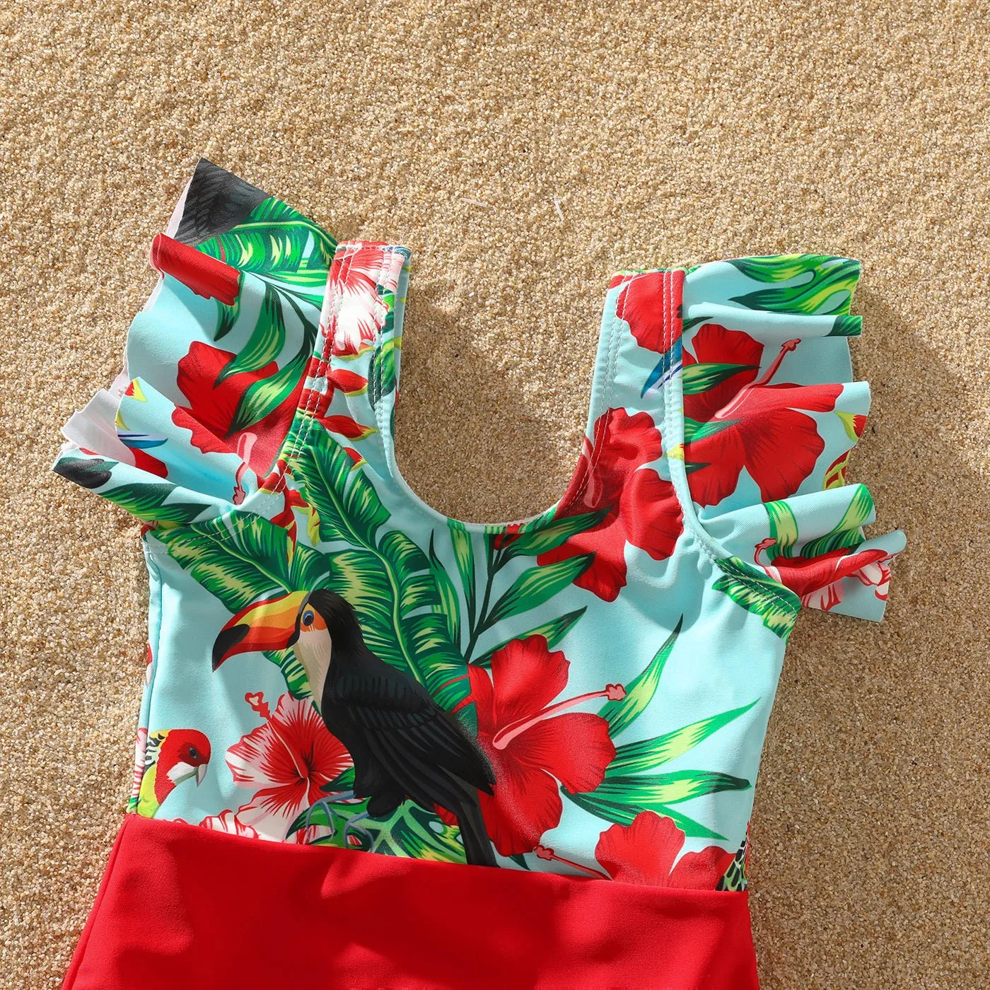 Family Matching Solid Scallop Trim Strappy Two-piece Swimsuit and Allover Floral Print Swim Trunks Shorts