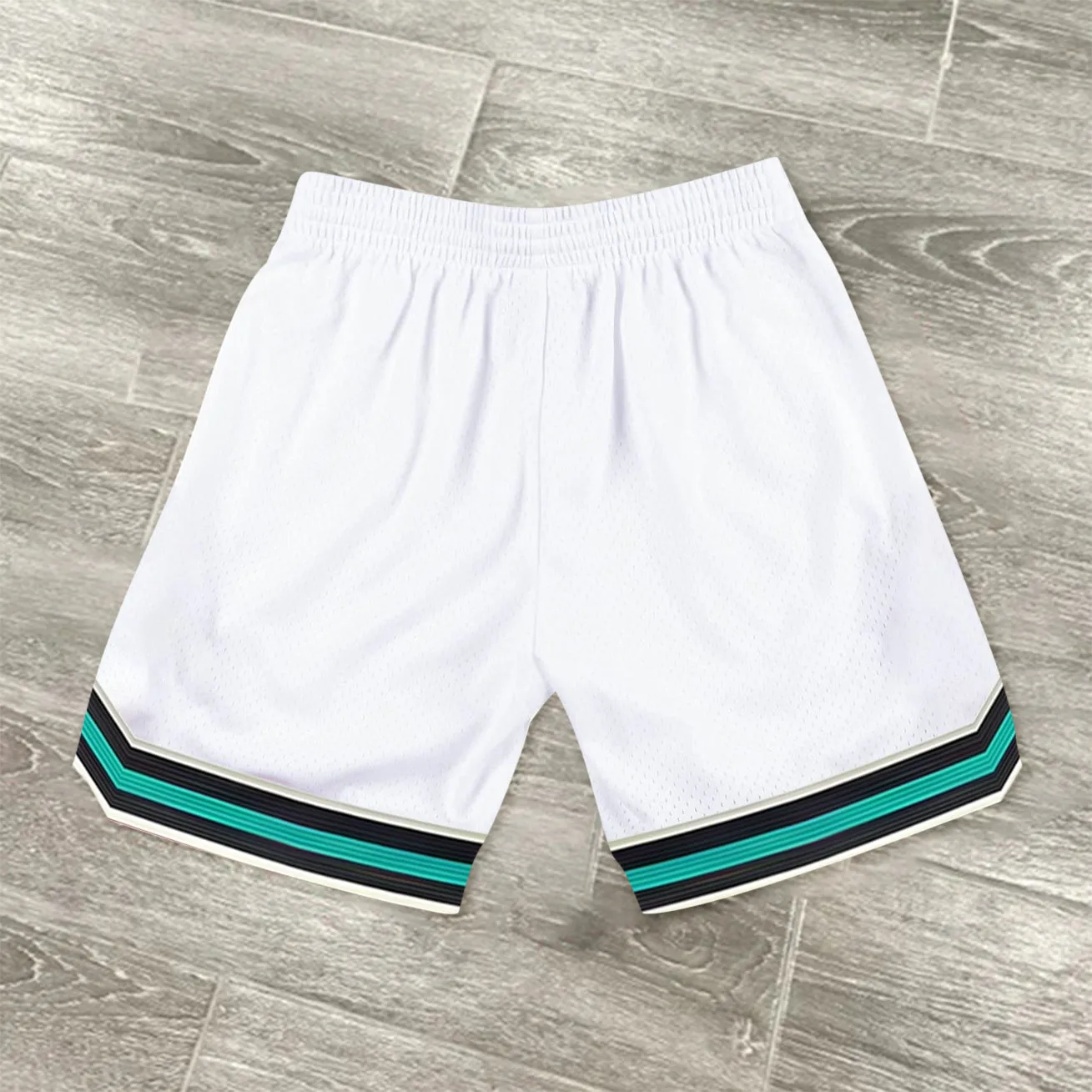 Trendy sports basketball mesh shorts