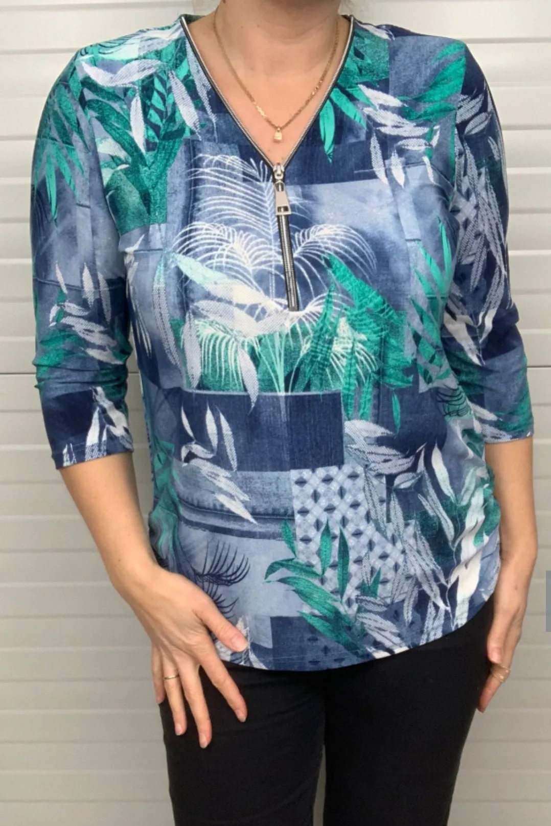 Zip Top 4 Denim blue tropical mix