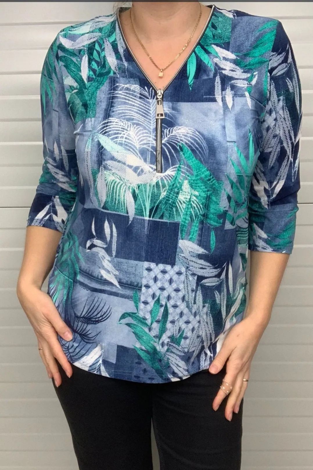 Zip Top 4 Denim blue tropical mix